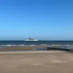 Au Pied Du Cap, Les Pieds Dans L'eau