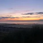 Au Pied Du Cap, Les Pieds Dans L'eau Sangatte