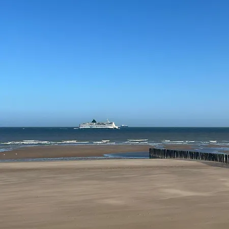 Au Pied Du Cap, Les Pieds Dans L'eau