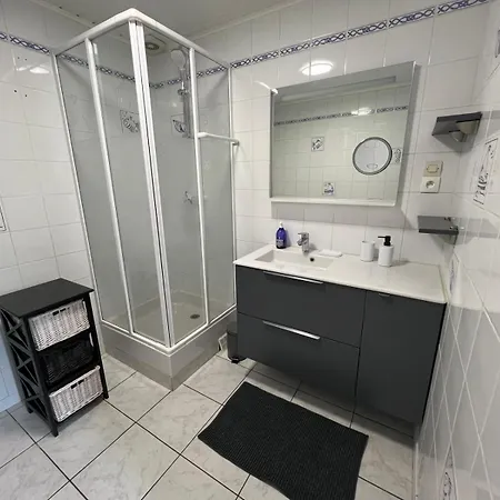 Au Pied Du Cap, Les Pieds Dans L'eau