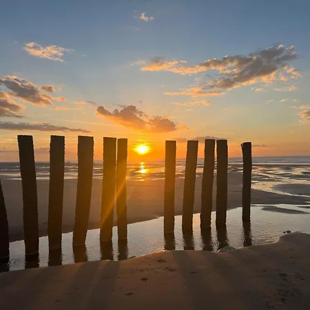 Au Pied Du Cap, Les Pieds Dans L'eau