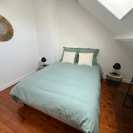 Au Pied Du Cap, Les Pieds Dans L'eau