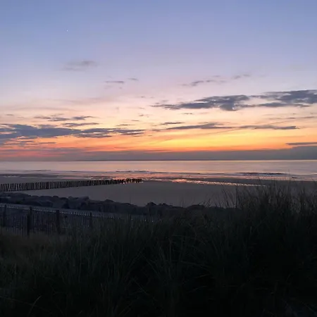 Au Pied Du Cap, Les Pieds Dans L'eau Sangatte