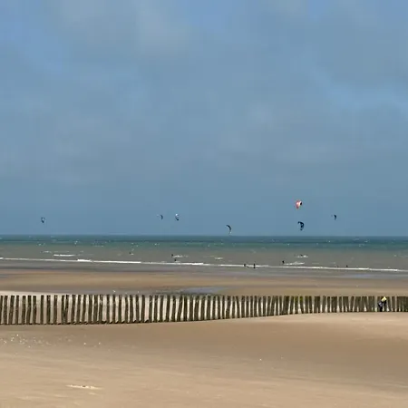 Au Pied Du Cap, Les Pieds Dans L'eau Sangatte